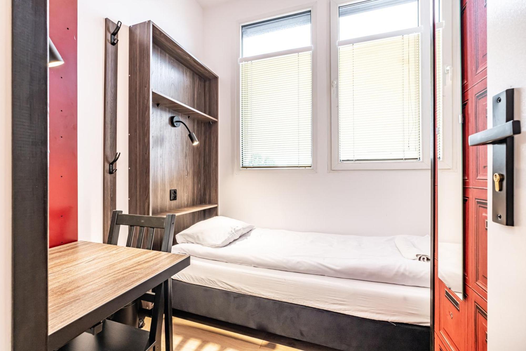 Vola Hostel Warszawa Eksteriør billede