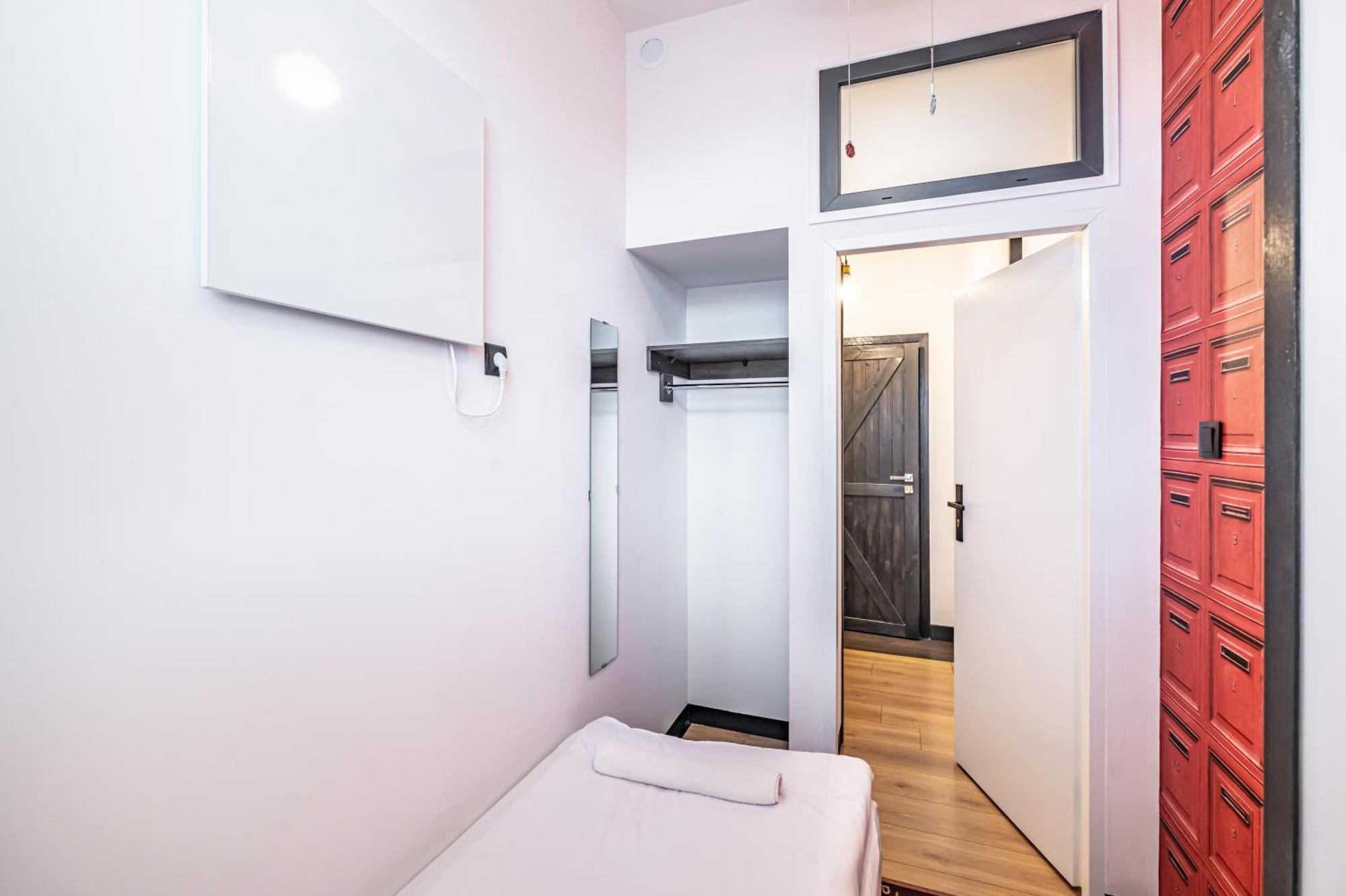 Vola Hostel Warszawa Eksteriør billede