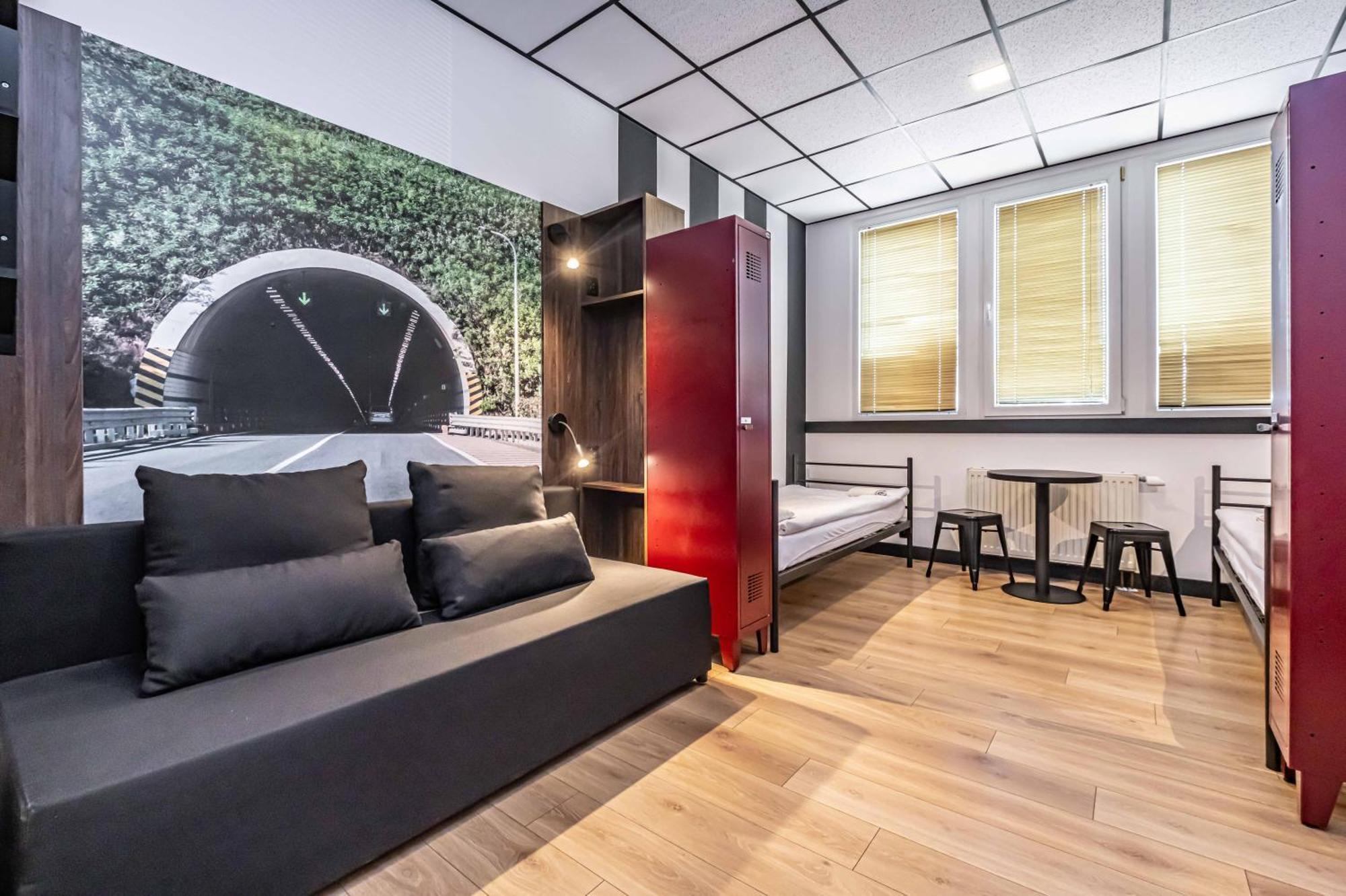 Vola Hostel Warszawa Eksteriør billede