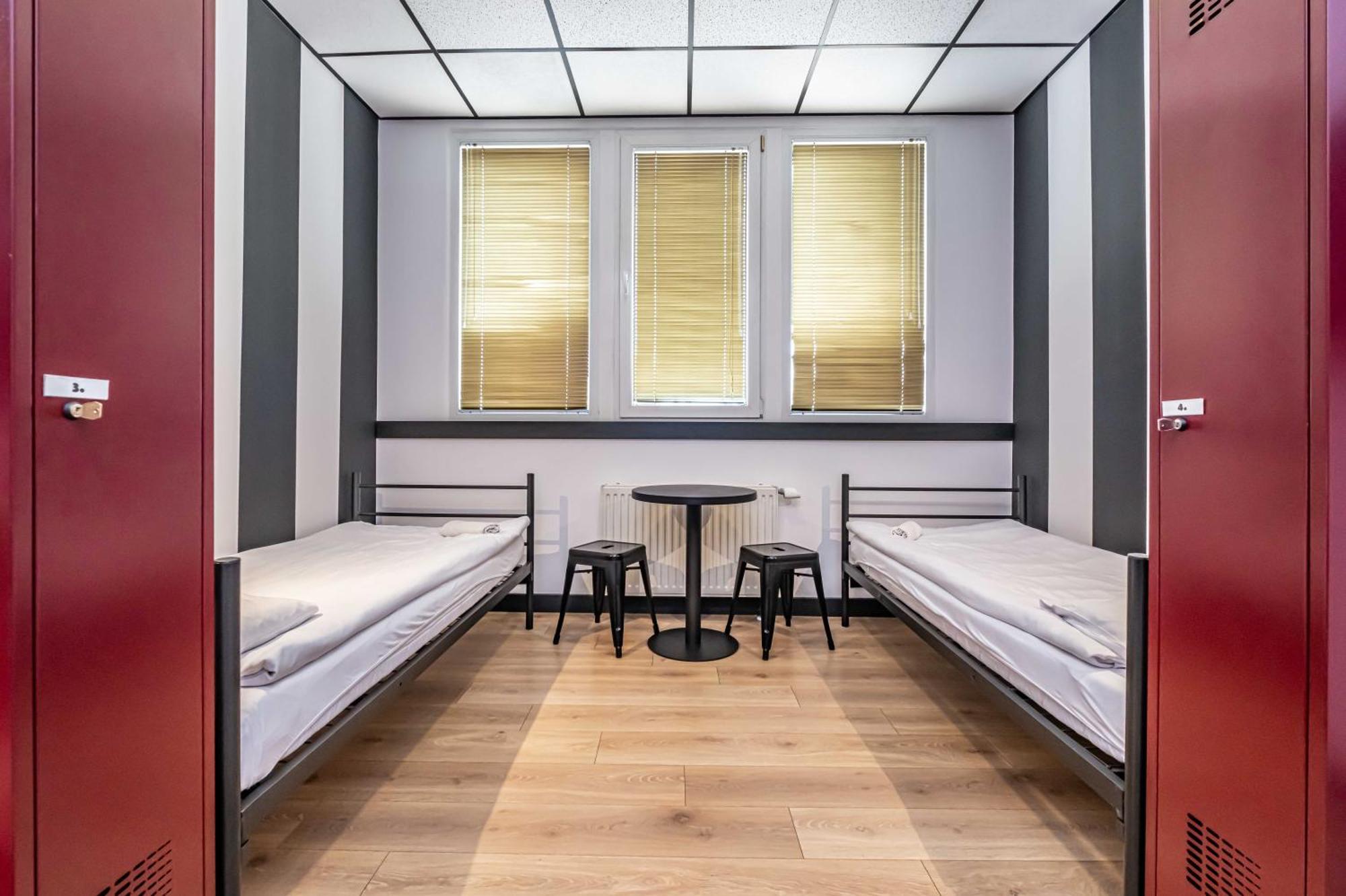 Vola Hostel Warszawa Eksteriør billede