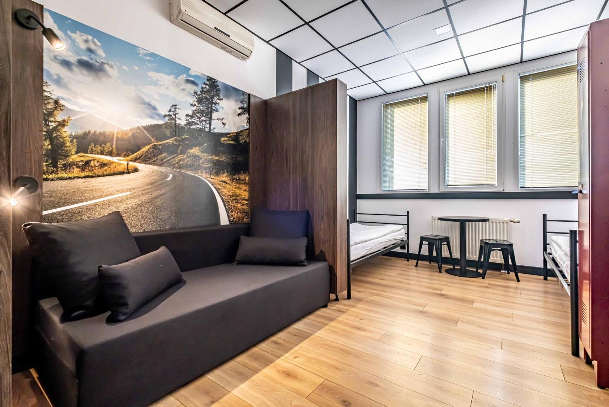 Vola Hostel Warszawa Eksteriør billede