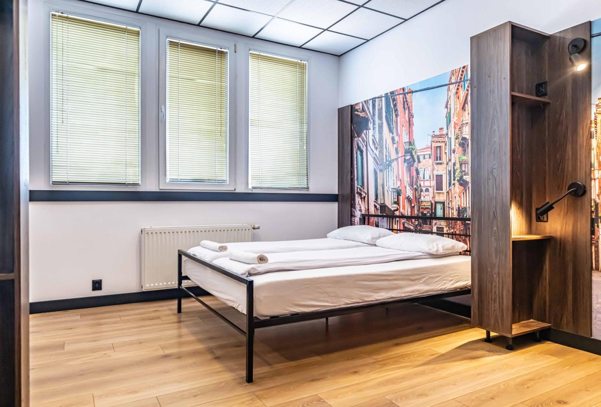 Vola Hostel Warszawa Eksteriør billede