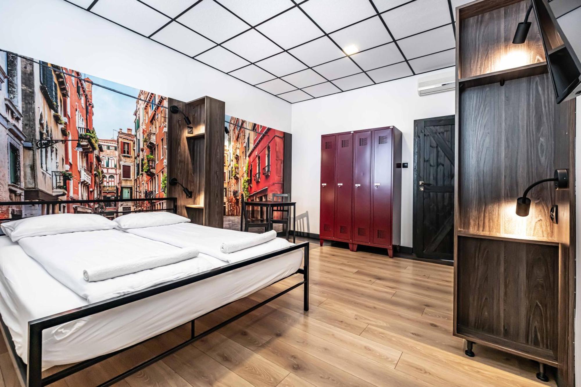Vola Hostel Warszawa Eksteriør billede