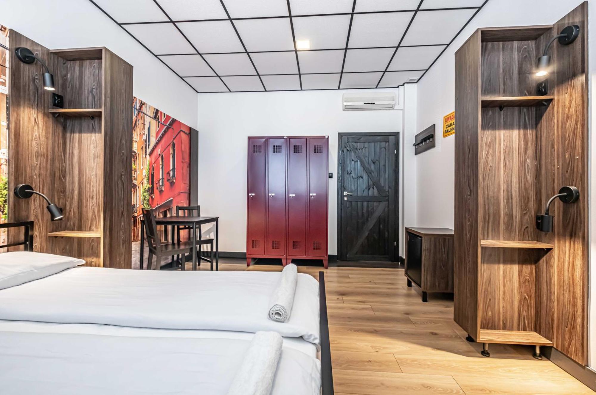 Vola Hostel Warszawa Eksteriør billede