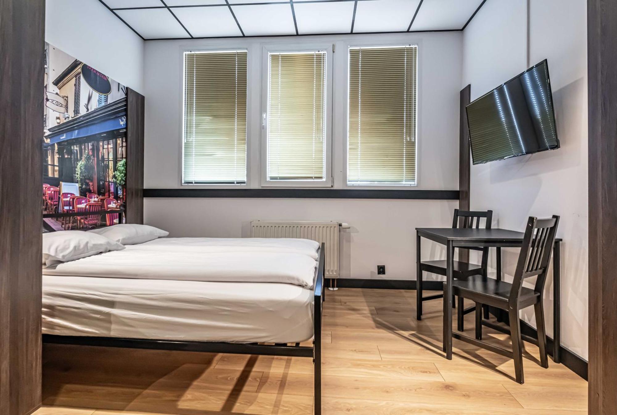 Vola Hostel Warszawa Eksteriør billede
