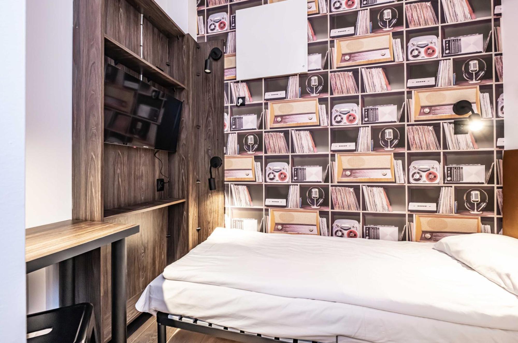 Vola Hostel Warszawa Eksteriør billede