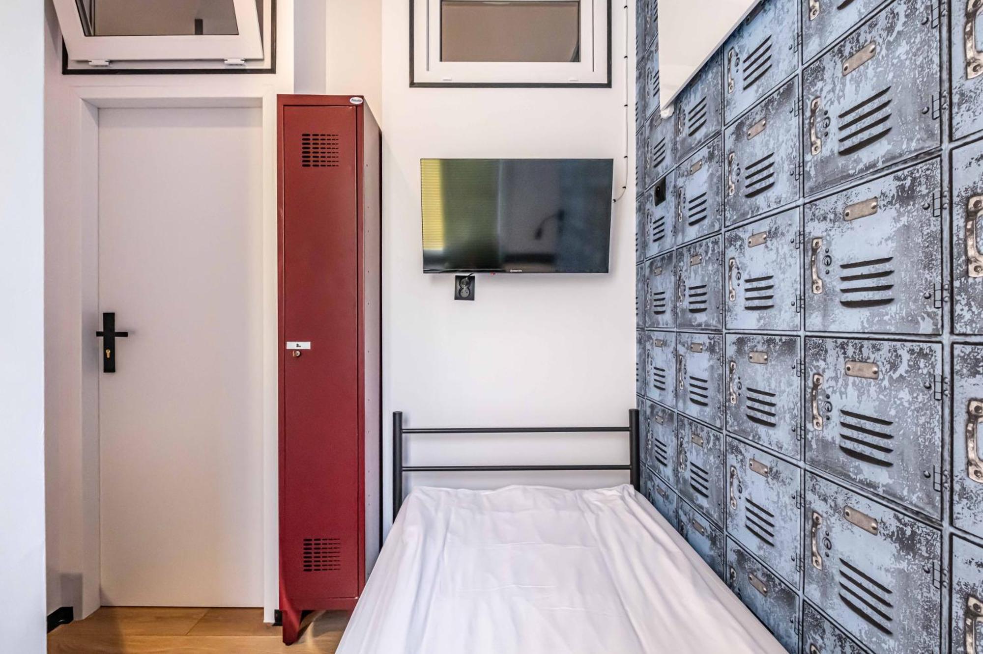 Vola Hostel Warszawa Eksteriør billede