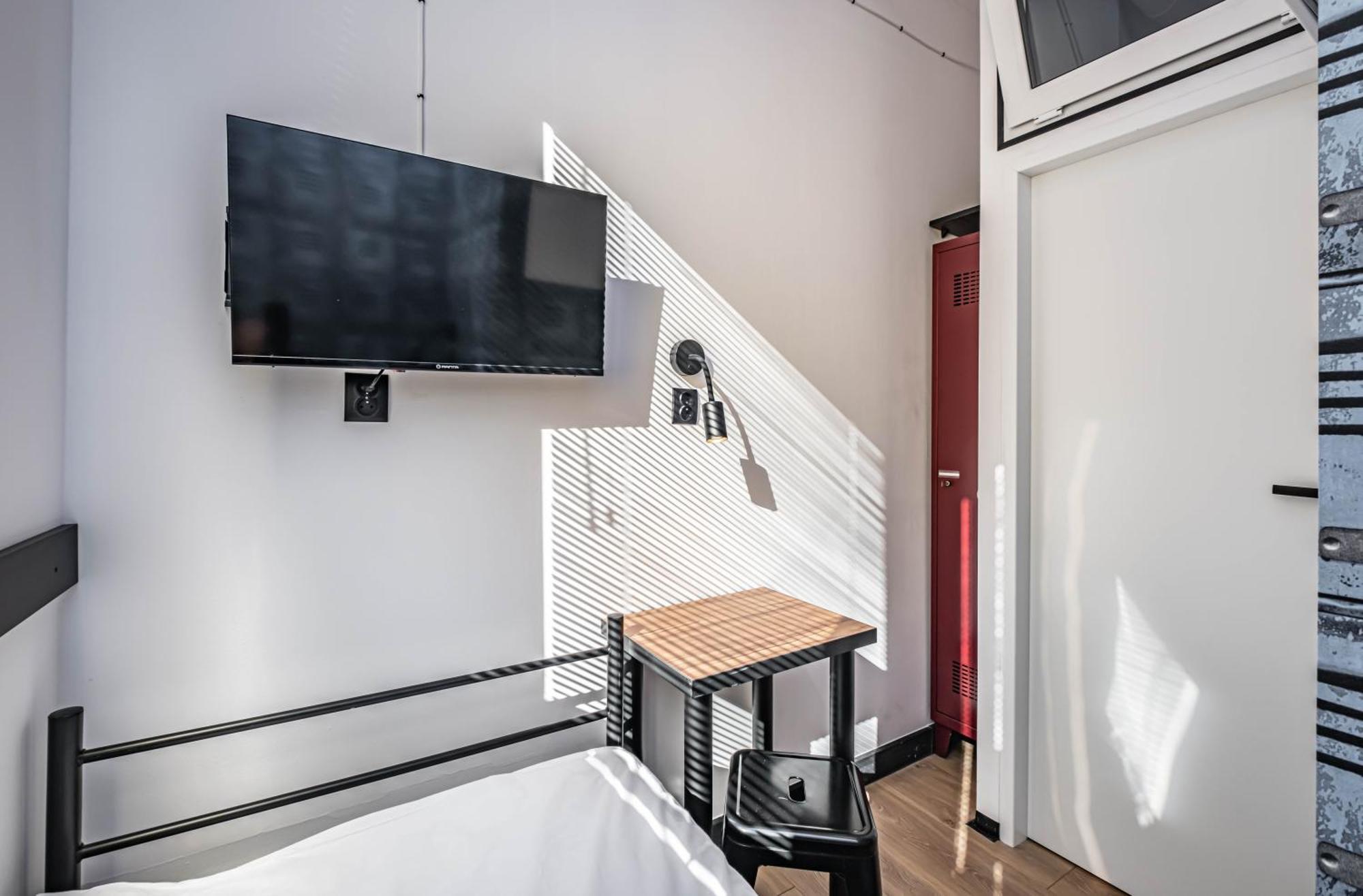 Vola Hostel Warszawa Eksteriør billede
